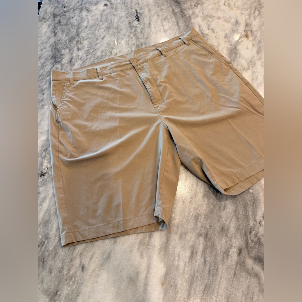 2 pair Men’s khaki shorts. Callaway and Tommy Bahamas Sz 44